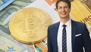 Das Bild zeigt ein Bitcoin-Münze auf Euro Scheinen