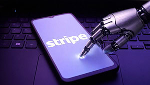 Eine Roboterhand berührt ein Smartphone, das das Logo von Stripe abbildet