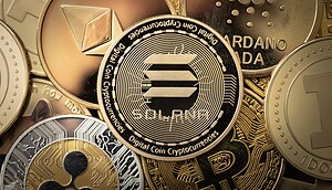 Münzen von Kryptowährungen wie Solana, XRP und Cardano