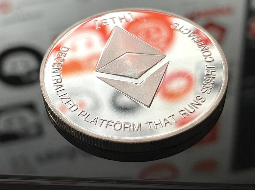 Das Bild zeigt eine Ethereum-Münze