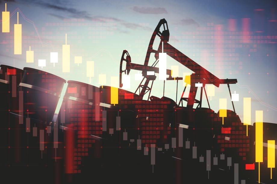 Das Bild zeigt einen Chart und im Hintergrund sieht man Maschinen, die Öl fördern – das kann auch den Bitcoin-Kurs bewegen.