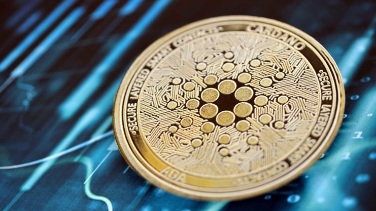 Cardano zeigt klare Erholungszeichen Eine Cardano-Münze vor einem blauen Hintergrund