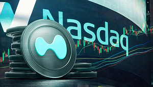 Hyperliquid-Token vor Nasdaq-Logo mit Kurschart im Hintergrund.