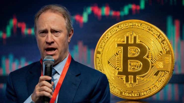 Morgan Stanley-CEO Ted Pick vor einer Bitcoin-Münze