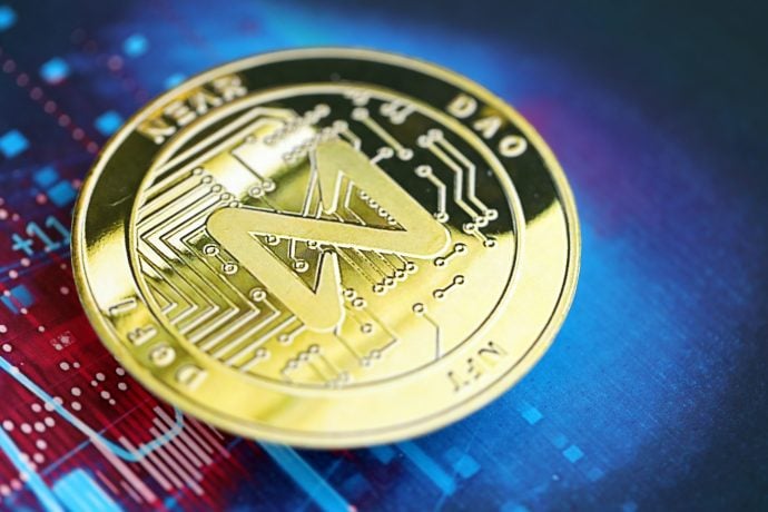 Eine Near-Münze vor einem blauen Hintergrund