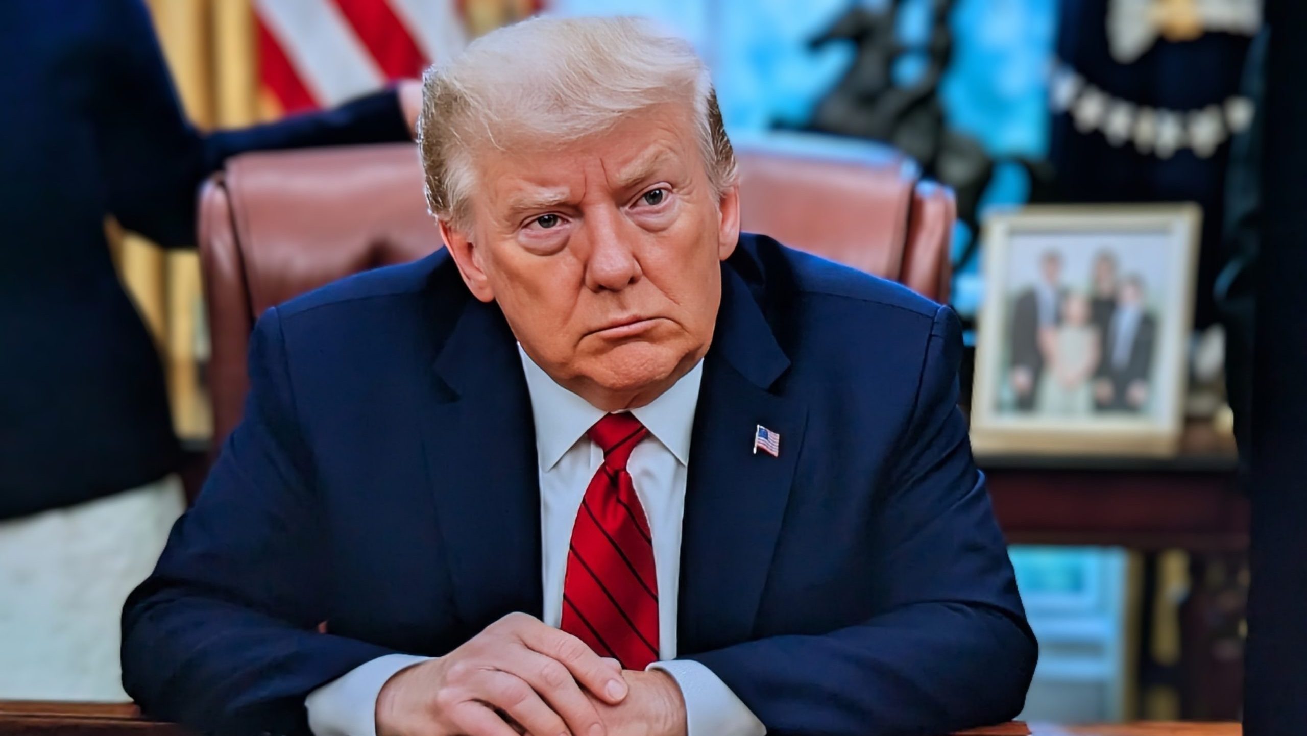 Donald Trump an seinem Schreibtisch