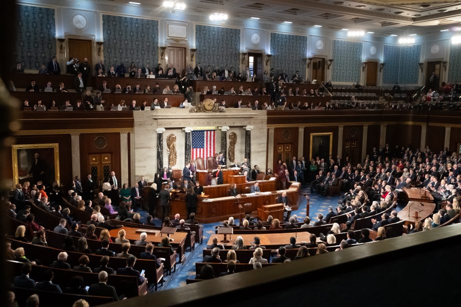 Das Bild zeigt einen vollbesetzten US-Senat.