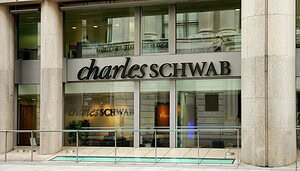 Das Bild zeigt das Logo von Charles Schwab