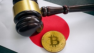 Das Bild zeigt die japanische Flagge mit einer Bitcoin-Münze