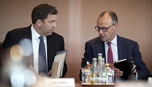 Das Bild zeigt Lars Klingbeil und Friedrich Merz