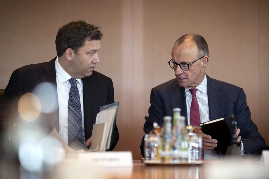 Das Bild zeigt Lars Klingbeil und Friedrich Merz