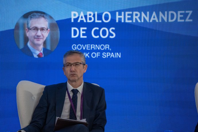 Pablo Hernández de Cos auf einem Panel, auf dem es auch über Stablecoins gehen könnte.