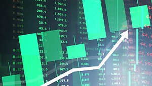 Ein digitales Börsenchart, mit grünen Candlesticks, einer weißen Aufwärtstrendlinie und mit numerischen Daten im Hintergrund, veranschaulicht die bullishe Performance dvon Hyperliquid
