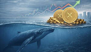 Ein großer Wal schwimmt unter der Wasseroberfläche im Ozean, während darüber auf dem Wasser gestapelte goldene XRP-Münzen liegen. Im Hintergrund sind eine Stadt-Silhouette sowie ein ansteigendes Kursdiagramm mit grünem Pfeil zu sehen, das Wachstum symbolisiert.