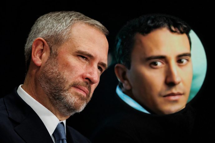 Links das Gesicht von Ripple-CEO Garlinghouse neben einem Gesicht vom Avalanche-Gründer rechts daneben