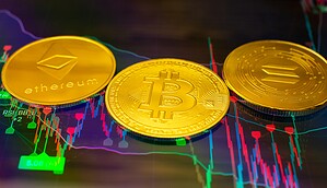 Bitcoin-, Ethereum- und Solana-Münzen