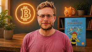Ed Schotland, Bitcoin-Kinderbuchautor, vor einem erstellten Regal mit seinem neuen Buch