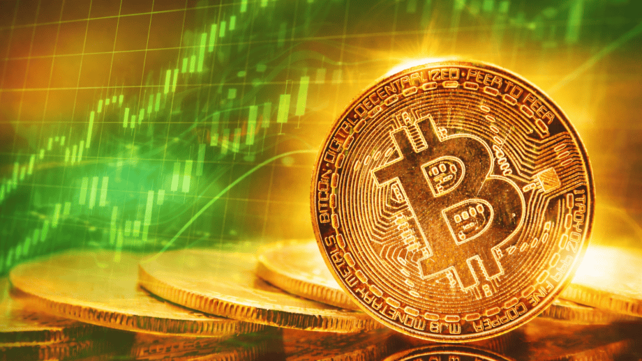 Bitcoin-Münze glänzt vor steigendem Chartbild