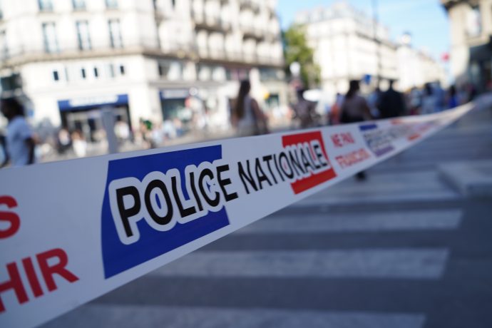 Absperrband der französischen Polizei