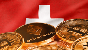 Schweizer Fahne hinter Krypto-Münzen