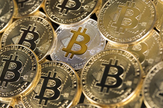 Das Bild zeigt Bitcoin-Münzen