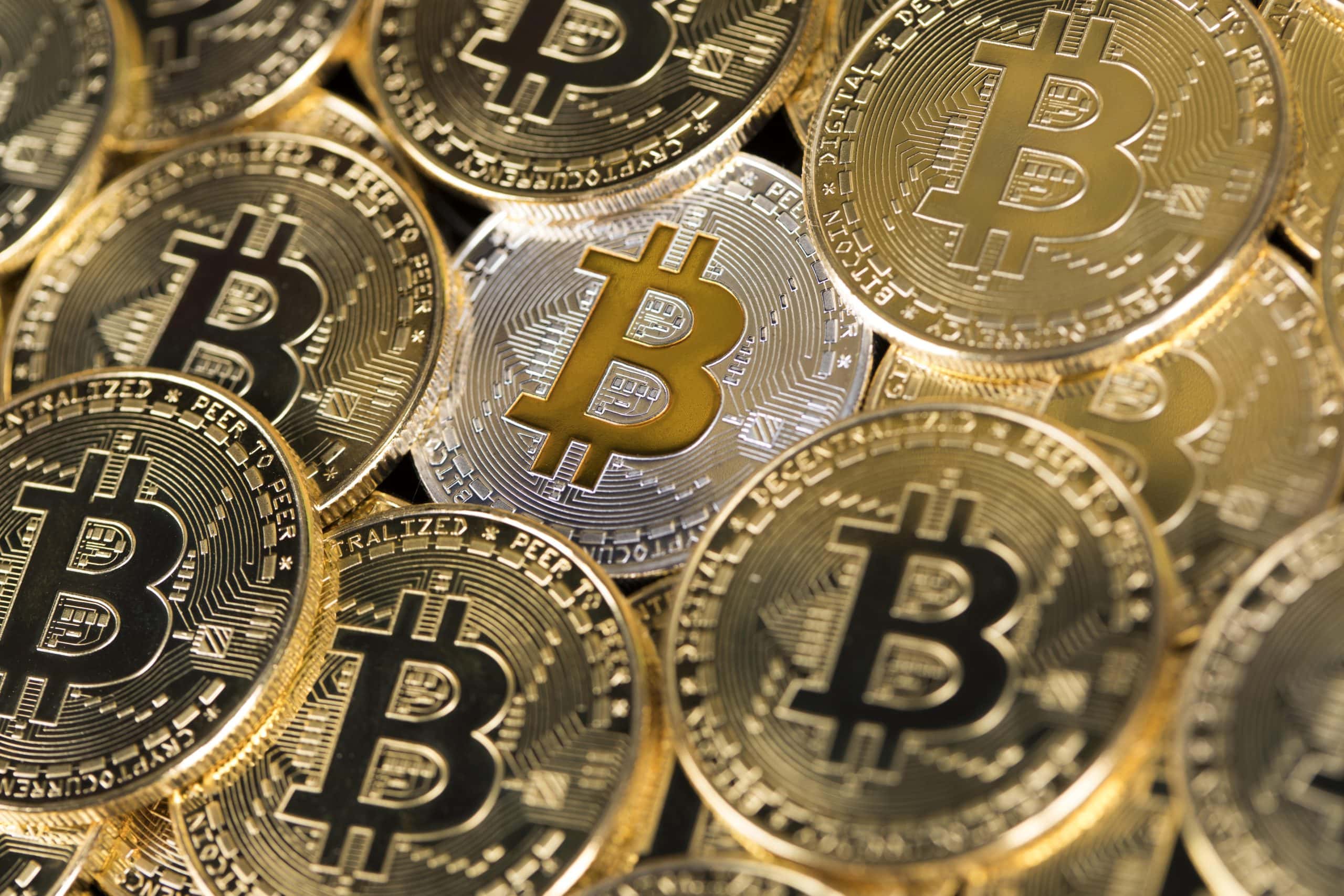 Das Bild zeigt Bitcoin-Münzen