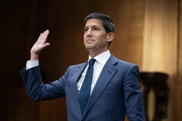 Kevin Warsh bei Pressekonferenz