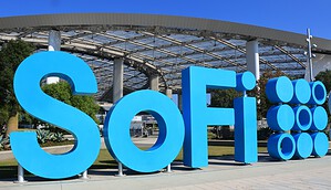 Das Bild zeigt das SoFi Stadium in Inglewood, Kalifornien.