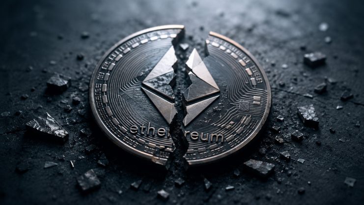 Eine zerbrochene Ethereum-Münze liegt am Boden