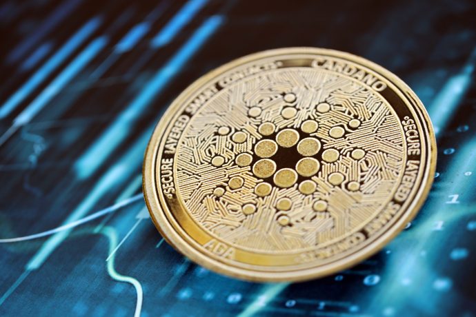 Eine Cardano-Münze liegt auf einem blau gefärbten Chart