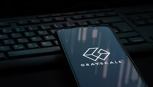 Das Bild zeigt das Grayscale-Logo auf einem Smartphone-Bildschirm