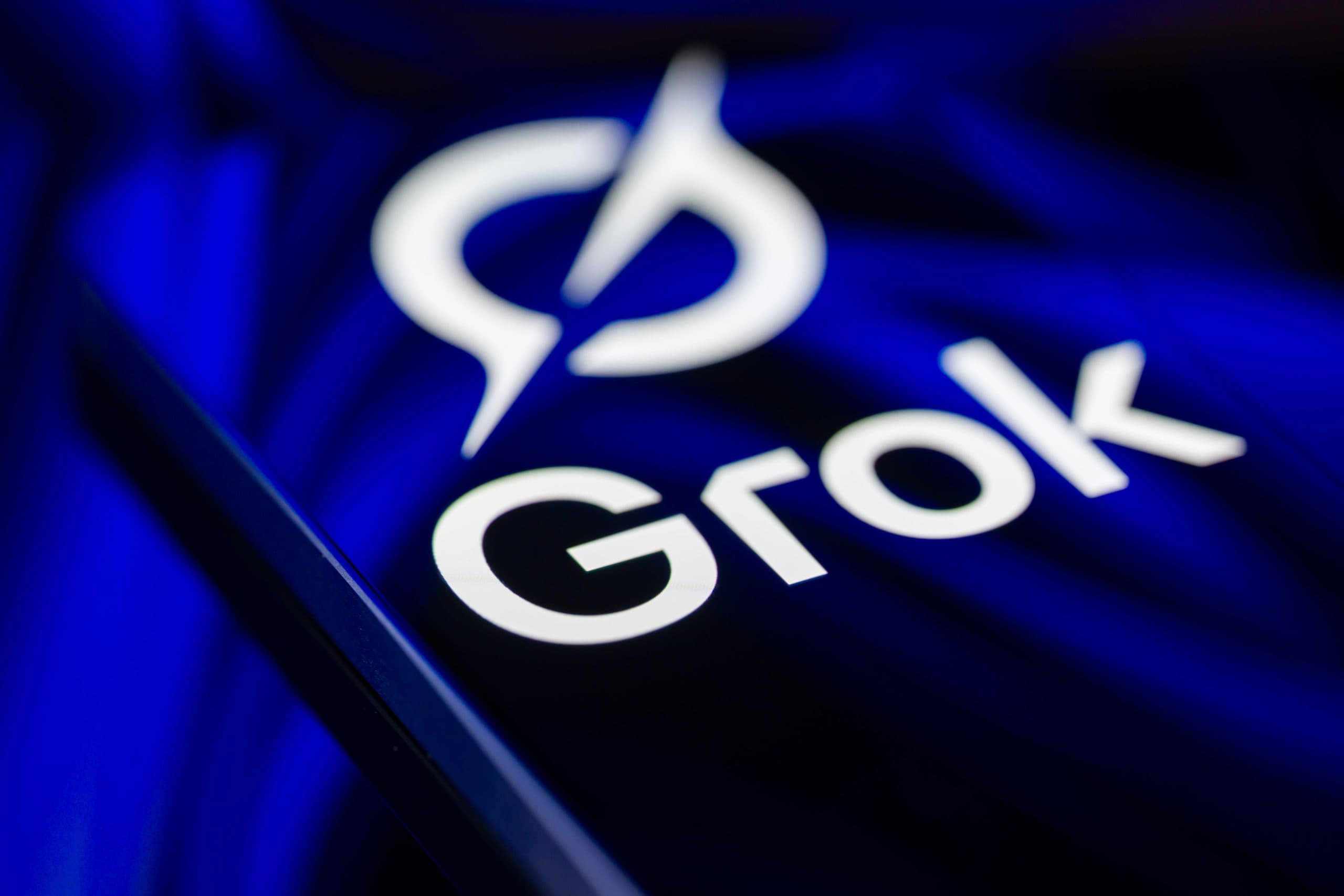 Der Schriftzug von Grok ist auf einem Smartphone abgebildet