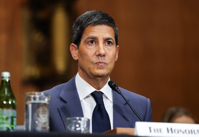Kevin Warsh bei Pressekonferenz