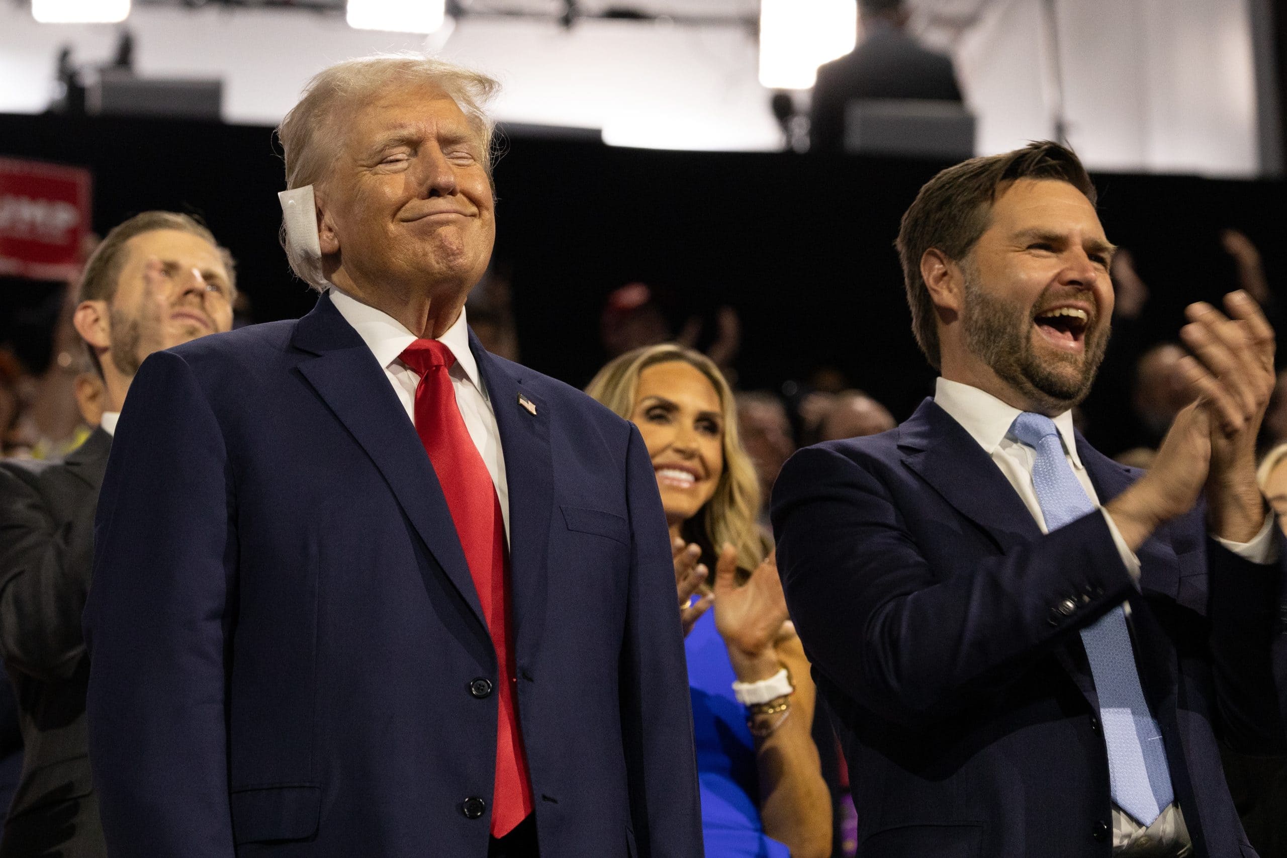 Das Bild zeigt Donald Trump und JD Vance