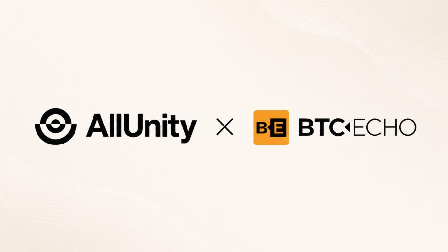 Vor einem hell, geblichen Hintergrund erkennt man zwei Formenlogos. Einmal von AllUnity und einmal von BTC-ECHO.