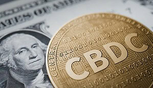 Das Bild zeigt eine CBDC-Münze und im Hintergrund einen Dollar-Schein.
