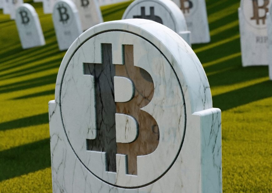Ein Grabstein mit einem Bitcoin-Symbol