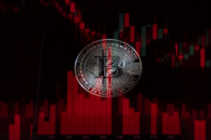 Eine rote Bitcoin-Münze