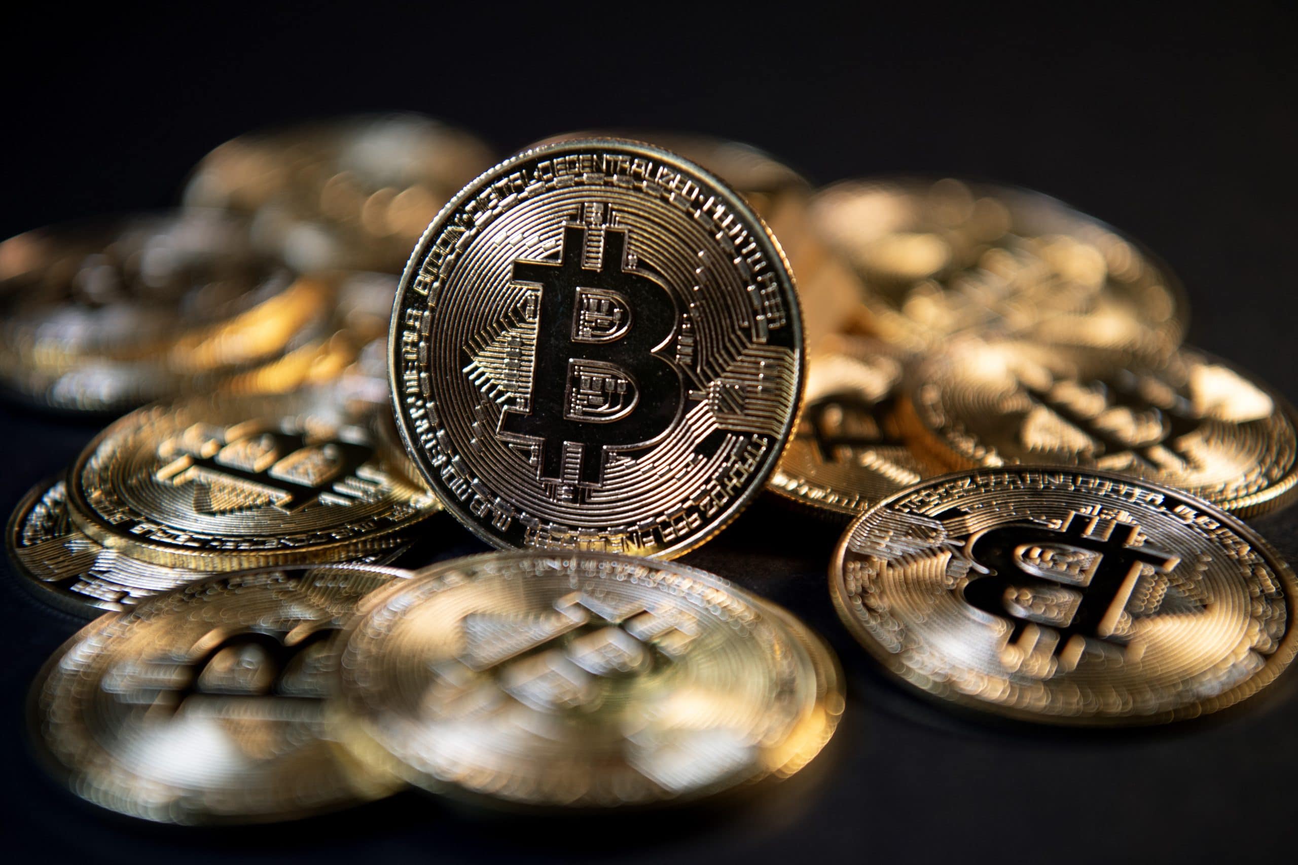 Bitcoin-Münzen als Symbolbild für den Kursrückgang der Kryptowährung
