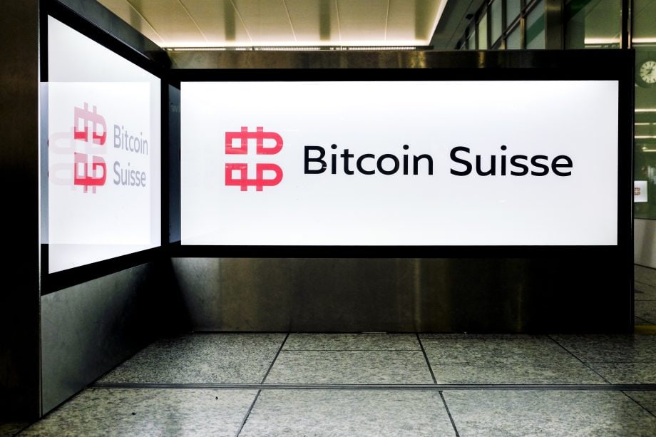 Ein Schild von Bitcoin Suisse
