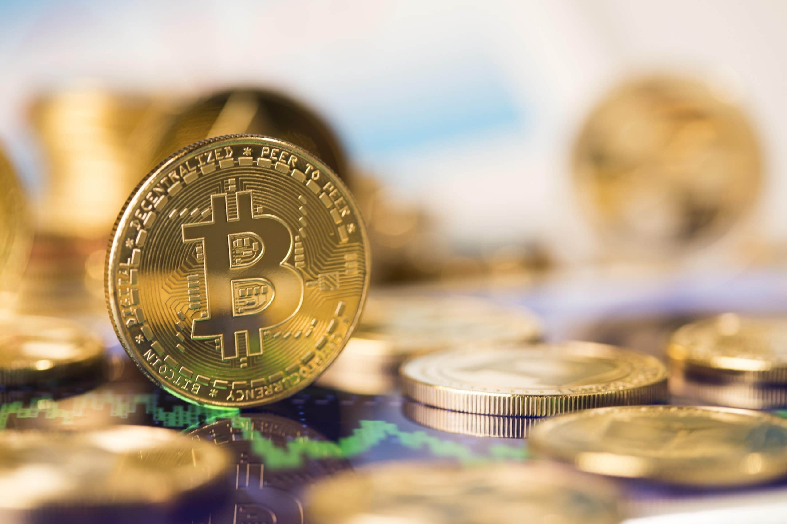 Das Bild zeigt eine Bitcoin-Münze