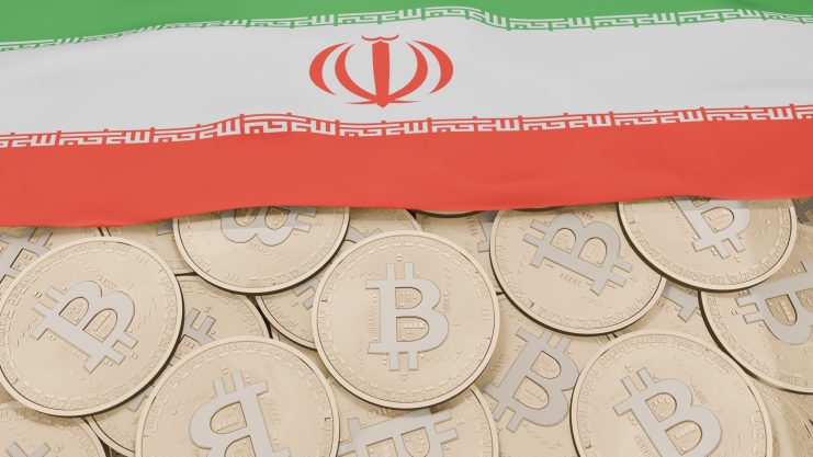 Das Bild zeigt eine iranische Flagge und Bitcoin-Münzen