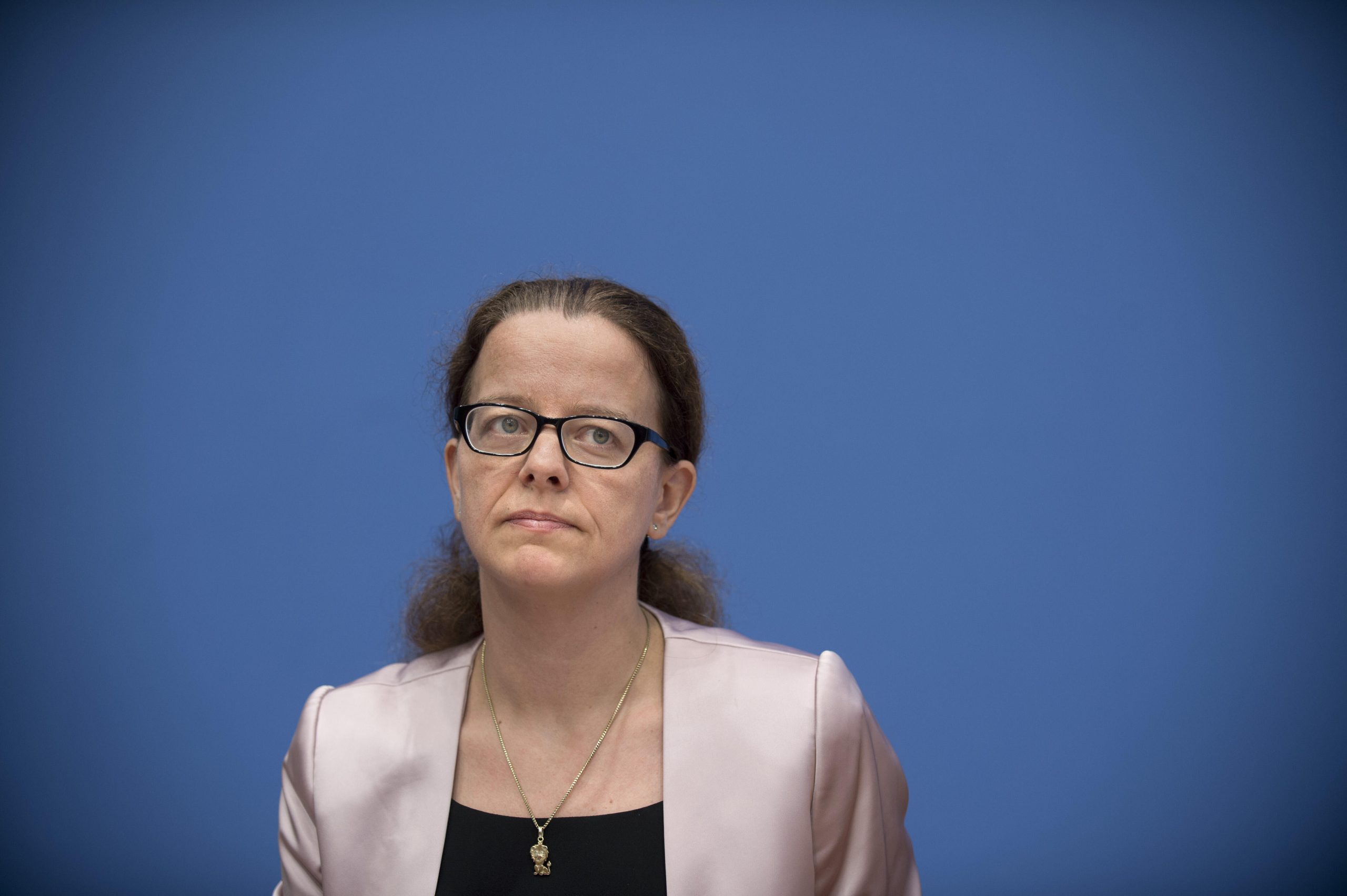 Das Bild zeigt Isabel Schnabel