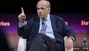 Ray Dalio spricht beim Forbes Iconoclast Summit 2026 in New York über Wirtschaft, Schulden und Finanzmärkte.