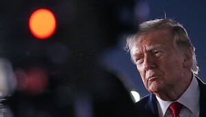 Eine Nahaufnahme von Donald Trump.