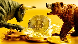 Ein Bulle und ein Bär ringen um einen Stapel Bitcoin-Münzen