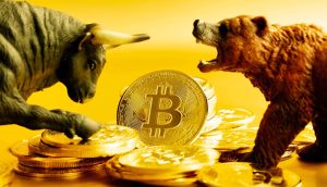 Ein Bulle und ein Bär ringen um einen Stapel Bitcoin-Münzen