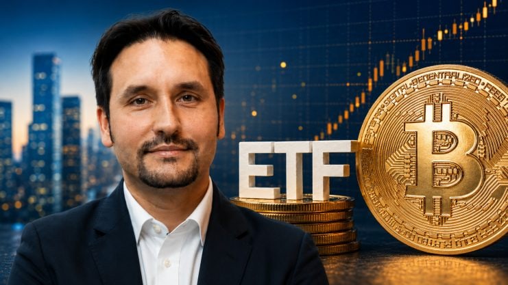 André Dragosch vor Bitcoin-Münze und ETF-Symbol