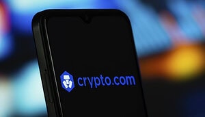 Das Logo von Crypto.com auf einem Smartphone