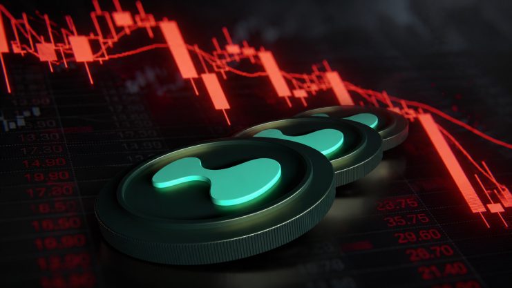 Drei Hype-Token aufeinander gestapelt vor einem roten Chart-Hintergrund